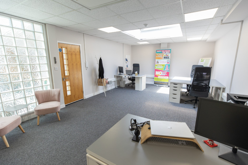 Bicester Suit for rent - large area