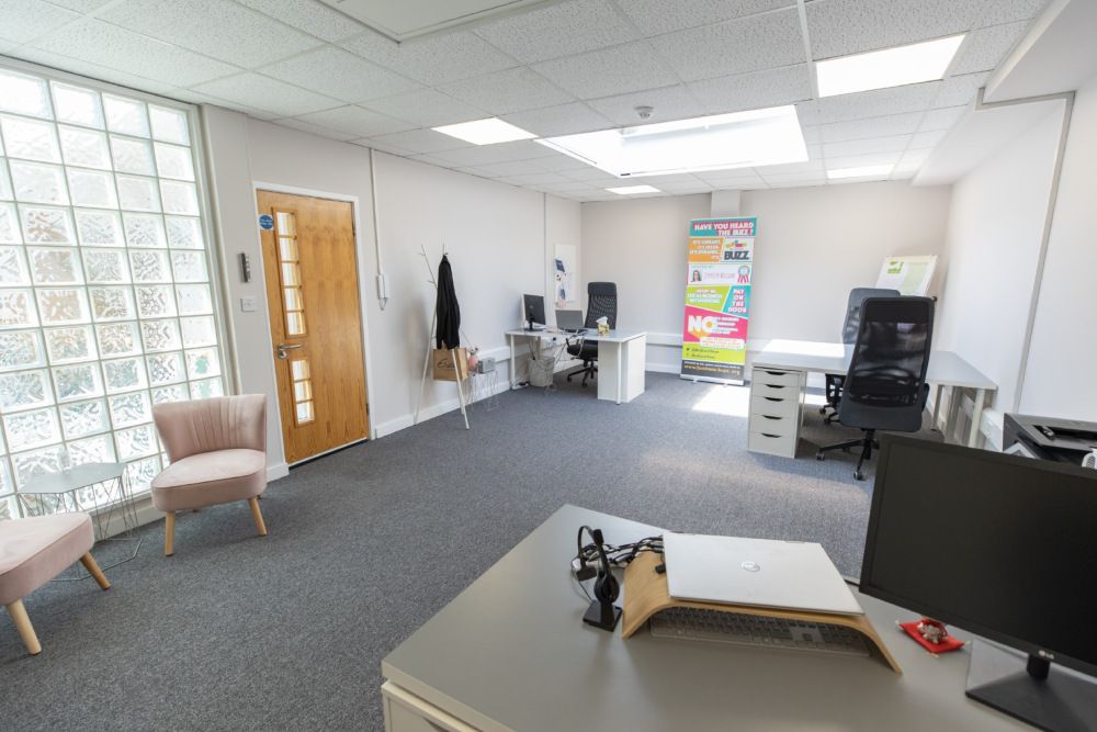 Bicester Suit for rent - large area